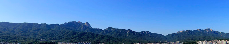 Two panorama photos of Bukhansan(Mt.) National Park, Clean day and Rained day. 북한산·도봉산의 맑은날과 비온날 파노라마 사진