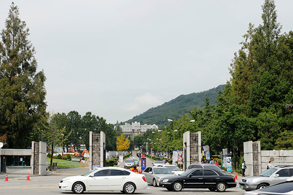 연세대학교 정문 사진
