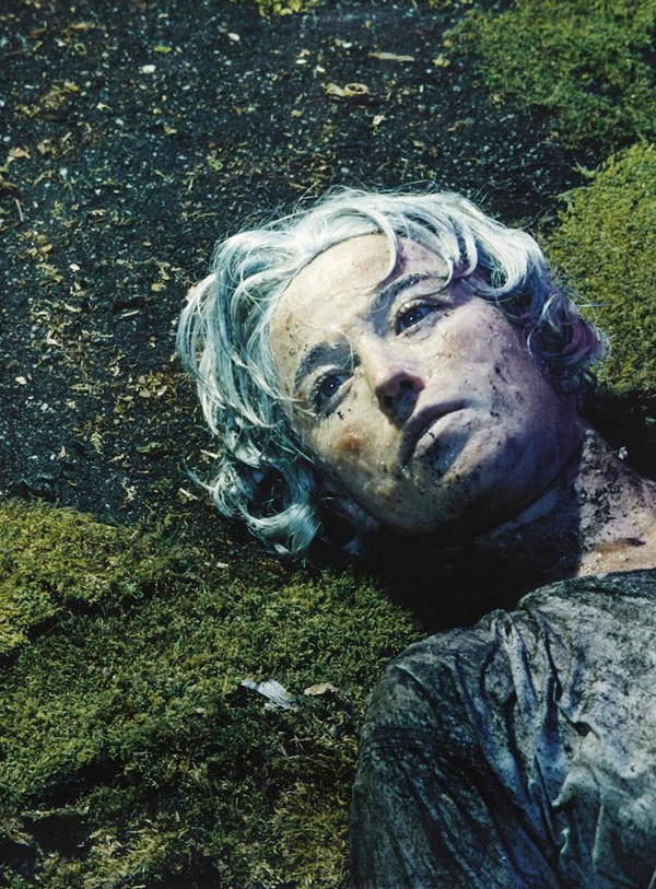 세계에서 가장 비싼 사진 TOP 10 - 9위. Untitled #153 – Cindy Sherman (1985) : 270만 달러 (한화 약 28.1억원)